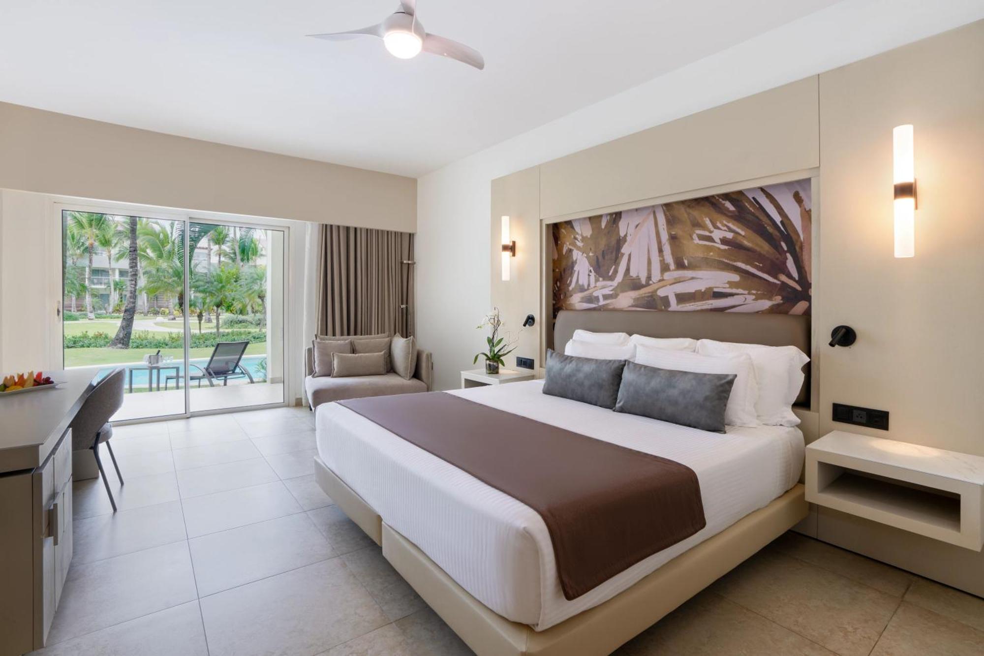 Breathless Punta Cana Resort & Spa (Adults Only) Eksteriør billede Junior Suite swim-out