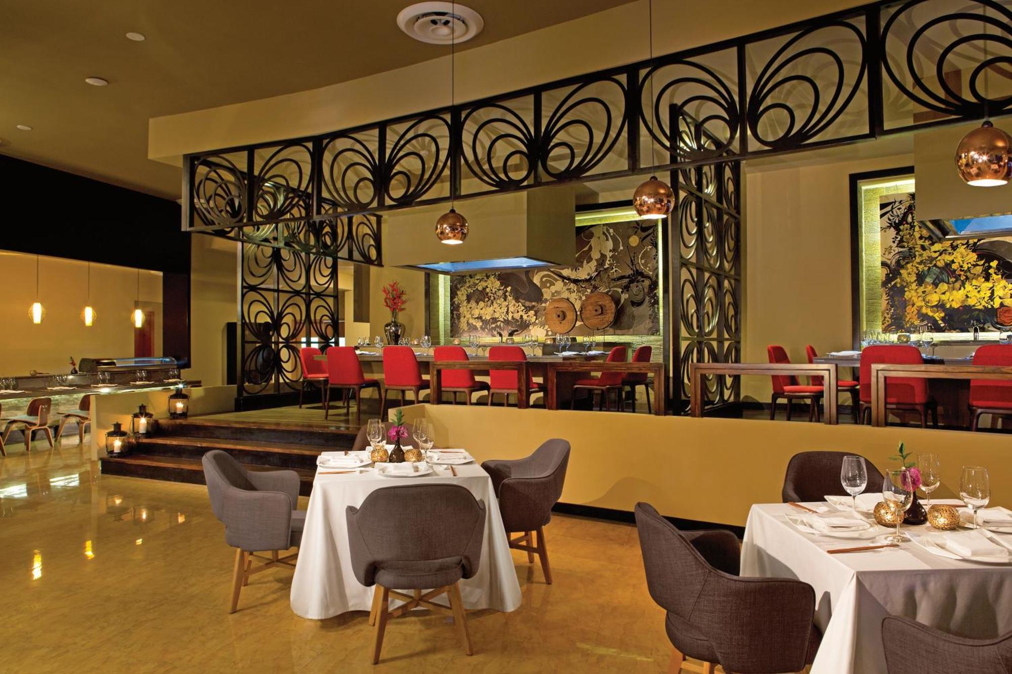 Breathless Punta Cana Resort & Spa (Adults Only) Eksteriør billede The restaurant at the hotel