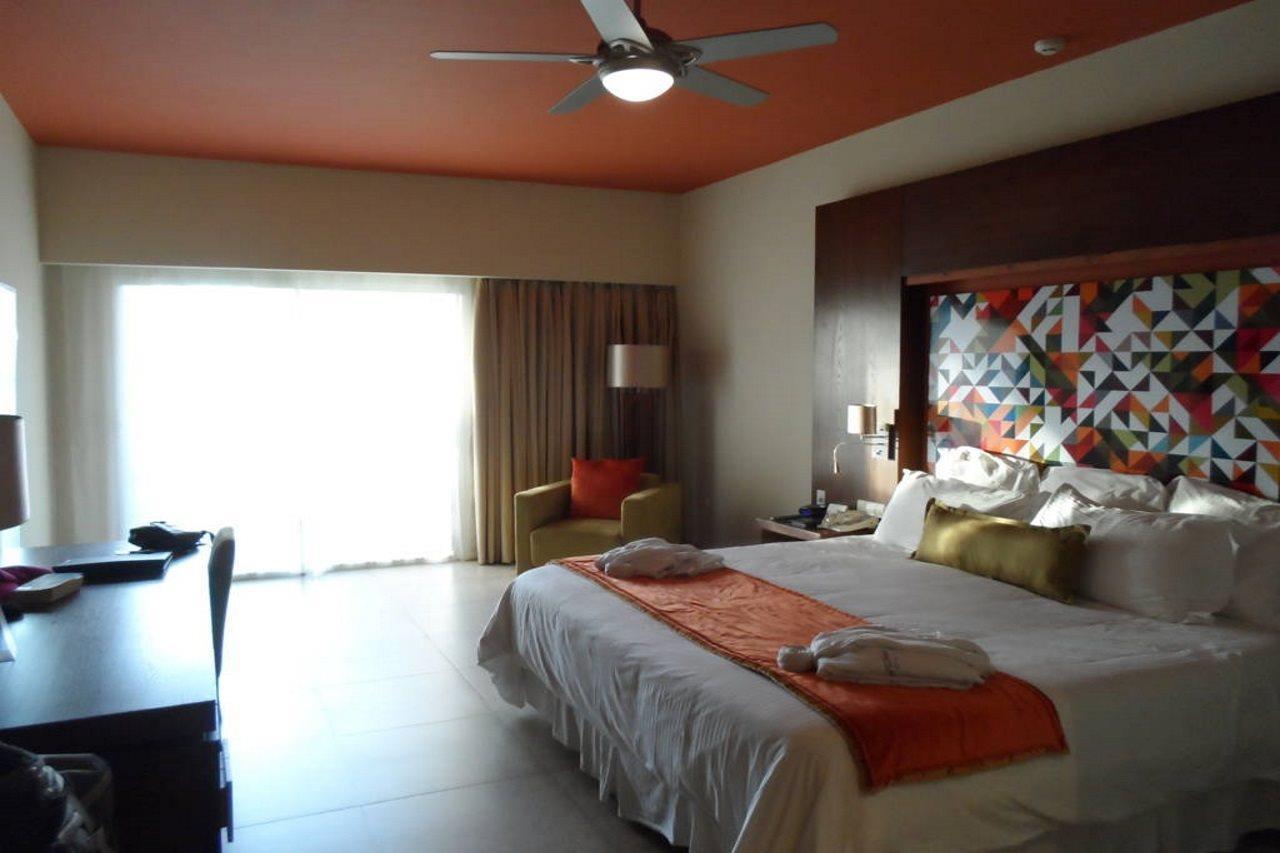 Breathless Punta Cana Resort & Spa (Adults Only) Eksteriør billede A room at the Hard Rock Hotel